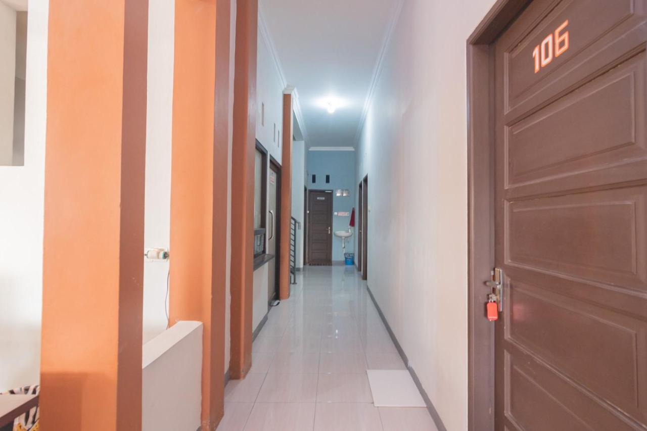 RedDoorz Syariah near Jalan Jakarta Samarinda Bagian luar foto